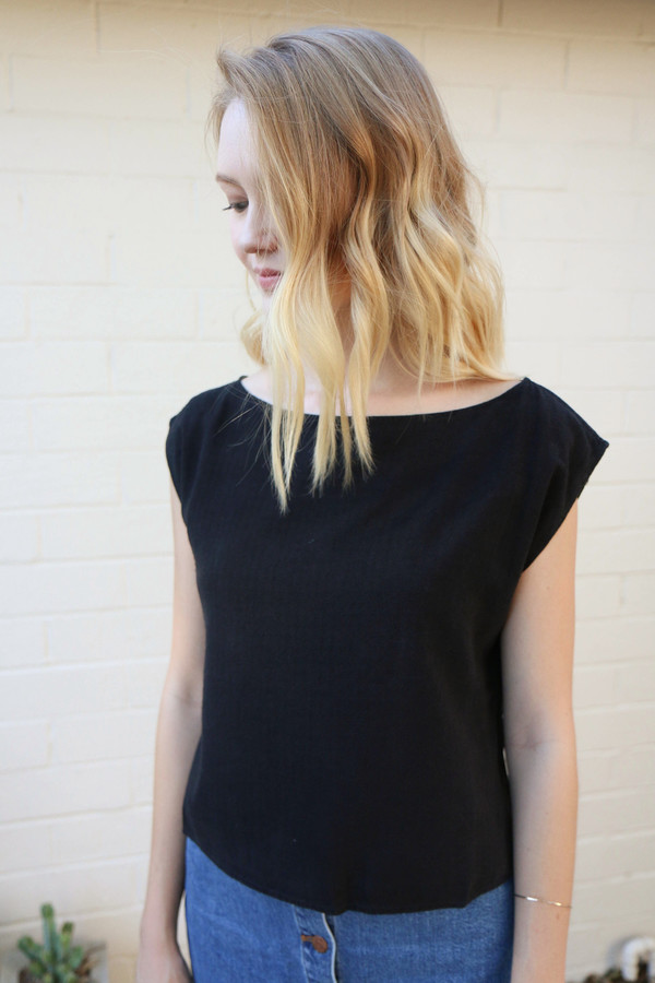Ozma Isla Tee in Black Ozma Isla Tee in Black