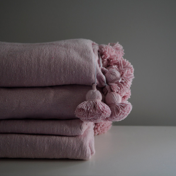 MEUS MOROCCAN POM POM BLANKET - PALE PINK MEUS MOROCCAN POM POM BLANKET - PALE PINK