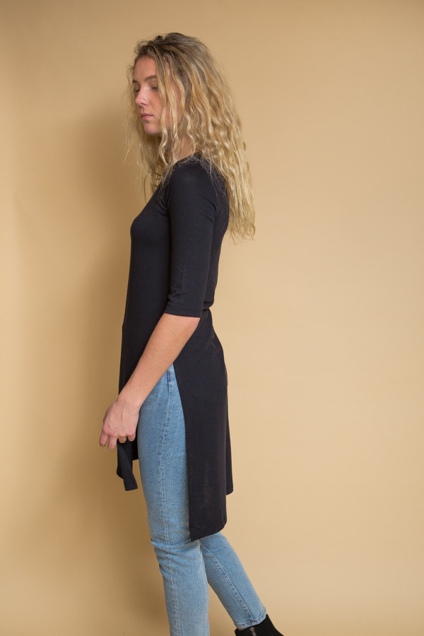Just Female Gusty Long Tee - Black Just Female Gusty Long Tee - Black