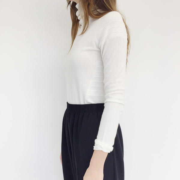 Johan Vintage Ivory Turtleneck Sweater Johan Vintage Ivory Turtleneck Sweater