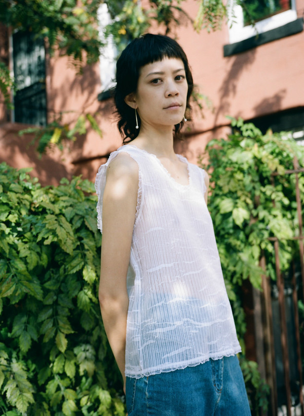 KAHLE PLEATED V-NECK VEST KAHLE PLEATED V-NECK VEST