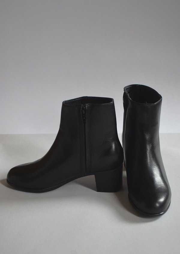 PRE-ORDER HOPP Ankle Boot - 3 Colors PRE-ORDER HOPP Ankle Boot - 3 Colors