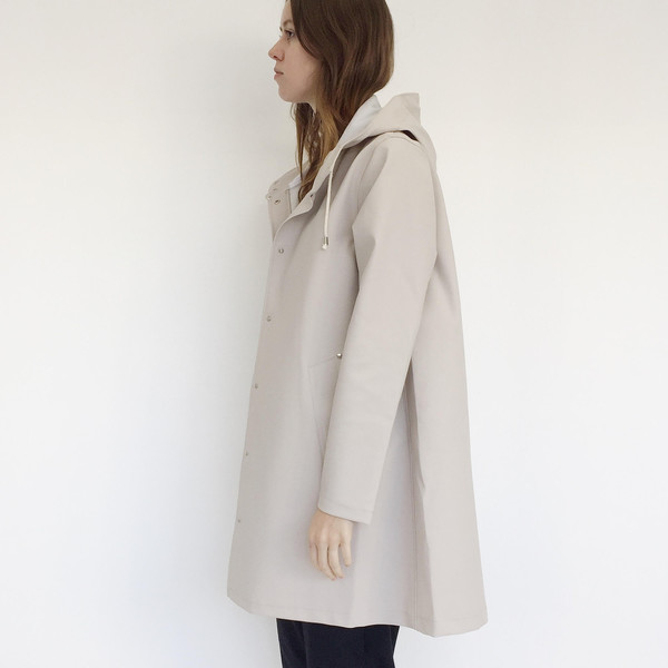 Stutterheim Mosebacke Raincoat in Light Sand Stutterheim Mosebacke Raincoat in Light Sand