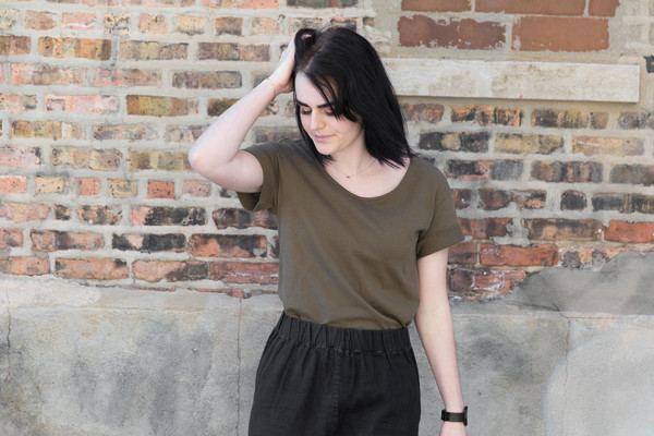Ali Golden Roll-Sleeve T-Shirt in Olive Ali Golden Roll-Sleeve T-Shirt in Olive