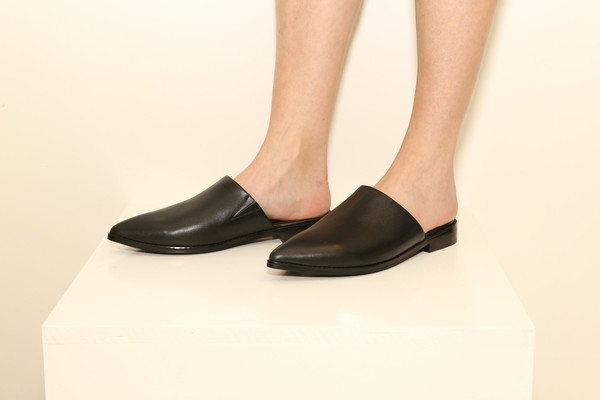 Intentionally Blank TITAN Black Leather Intentionally Blank TITAN Black Leather