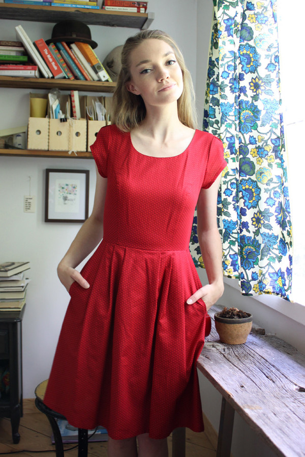 Birds of North America Macaw Dress (Red Dots) Birds of North America Macaw Dress (Red Dots)