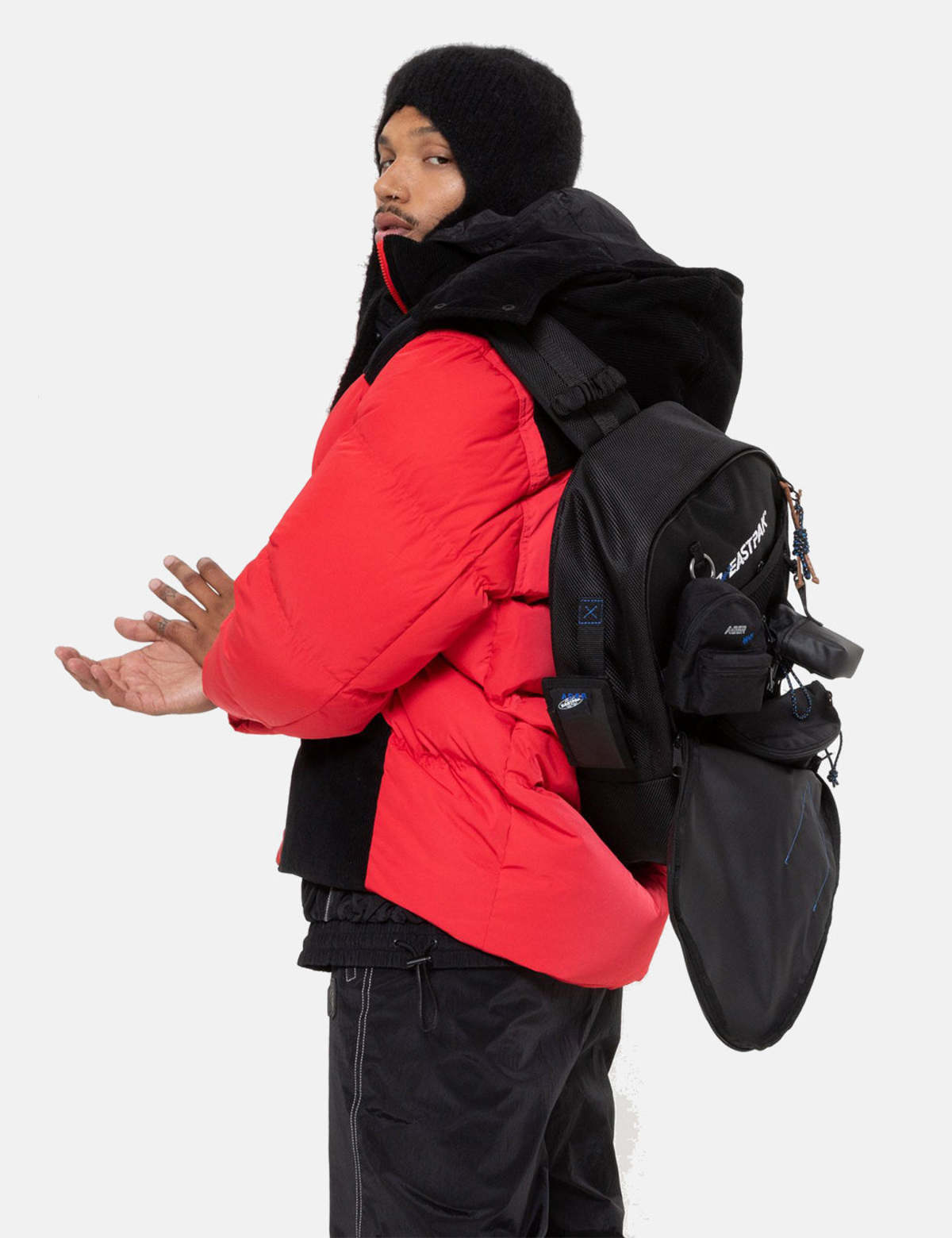 Eastpak x Ader Error Up-Down Sling Bag - Black | Garmentory 激安通販 Eastpak x ADER Error Unisex Up-DownSling ボディバッグ/ウェストバッグ