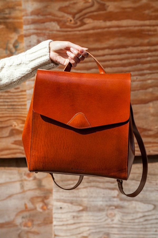 Vere Verto Macta | brown Vere Verto Macta | brown